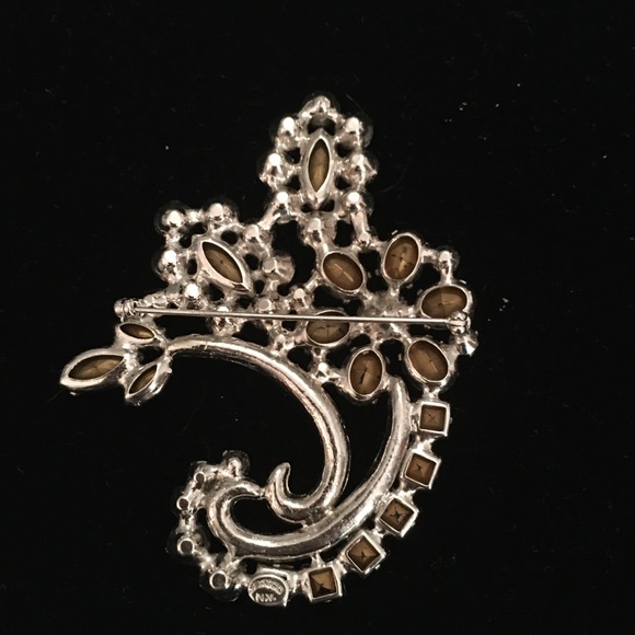 SOLD in trunk sale Vintage Weiss rhinestone pin - Picture 6 of 8